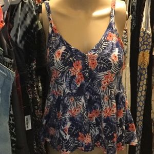 Cute floral top,  beautiful soft fabric. M